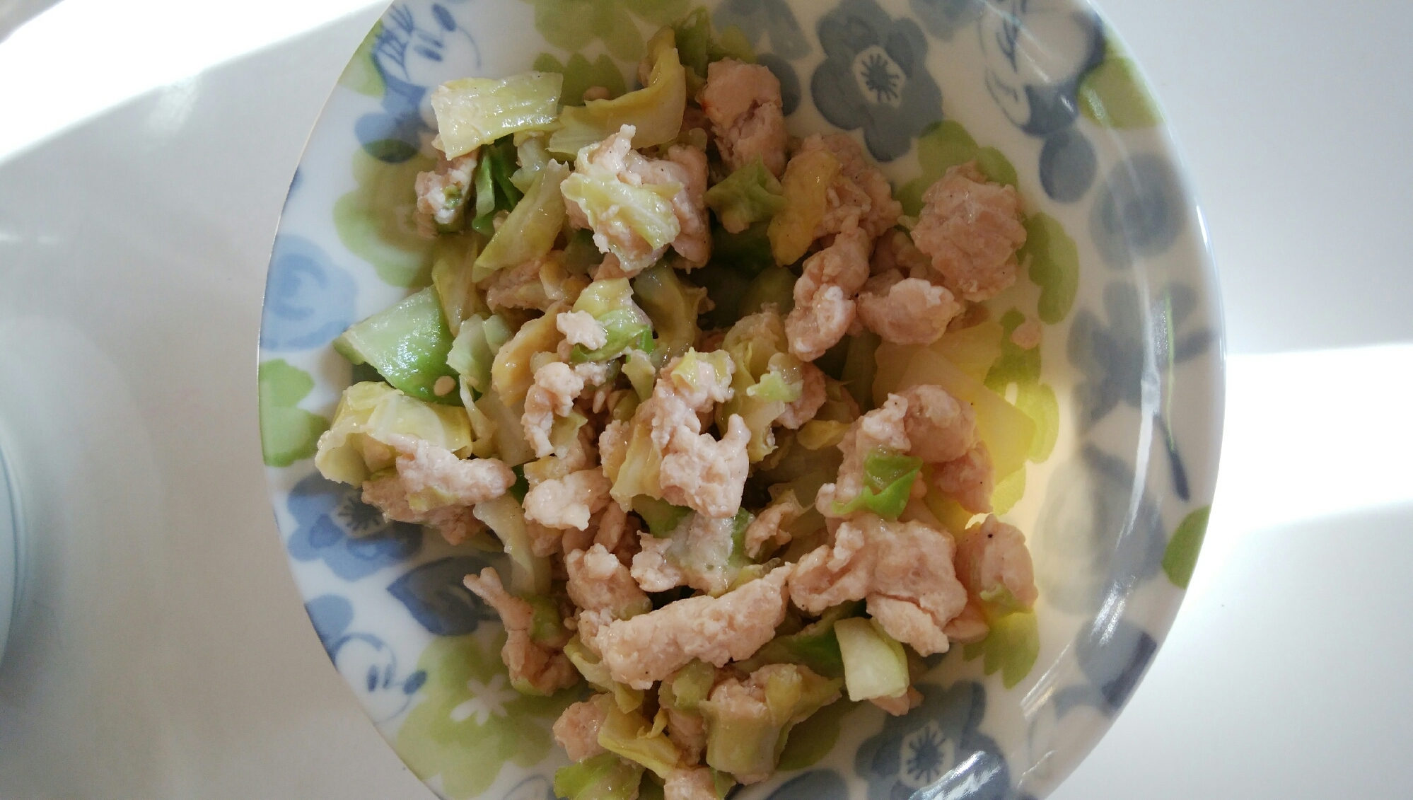 ダシダで簡単。キャベツと鶏ひき肉炒め