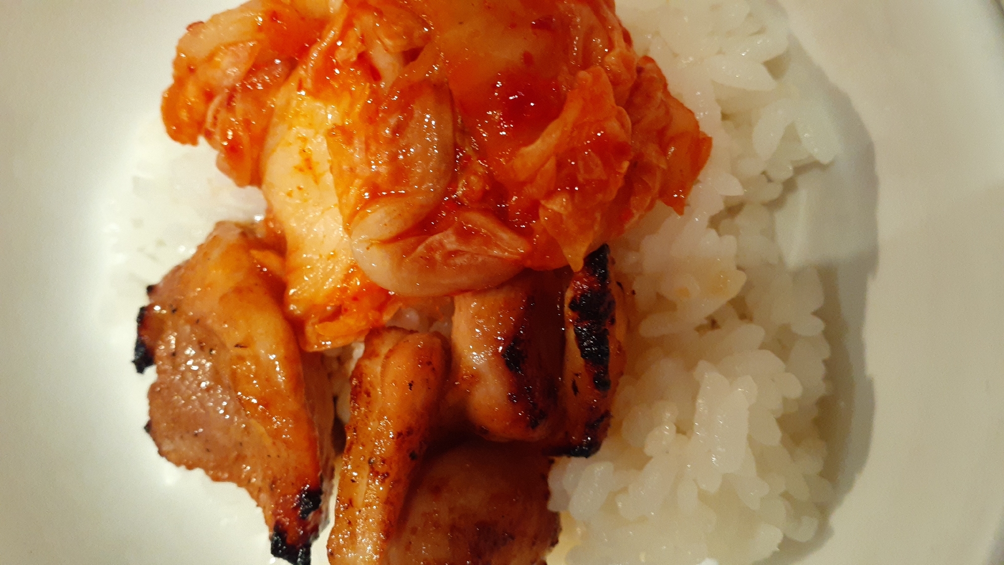 甘辛ダレの鶏肉とキムチ丼