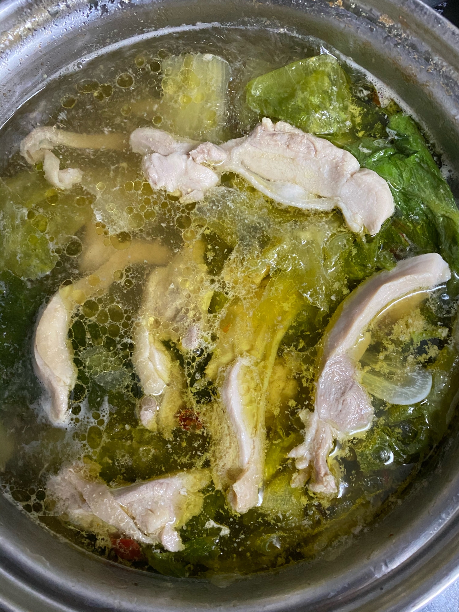 アツアツ！鶏肉とレタスのほんのりピリ辛スープ