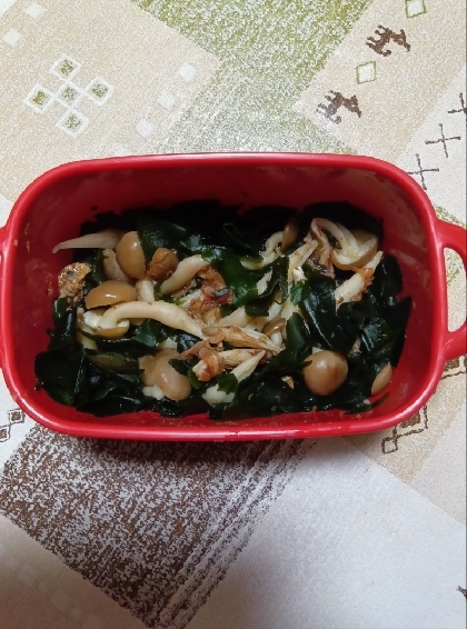 レンジで簡単作り置き♪しめじとわかめのおかか和え