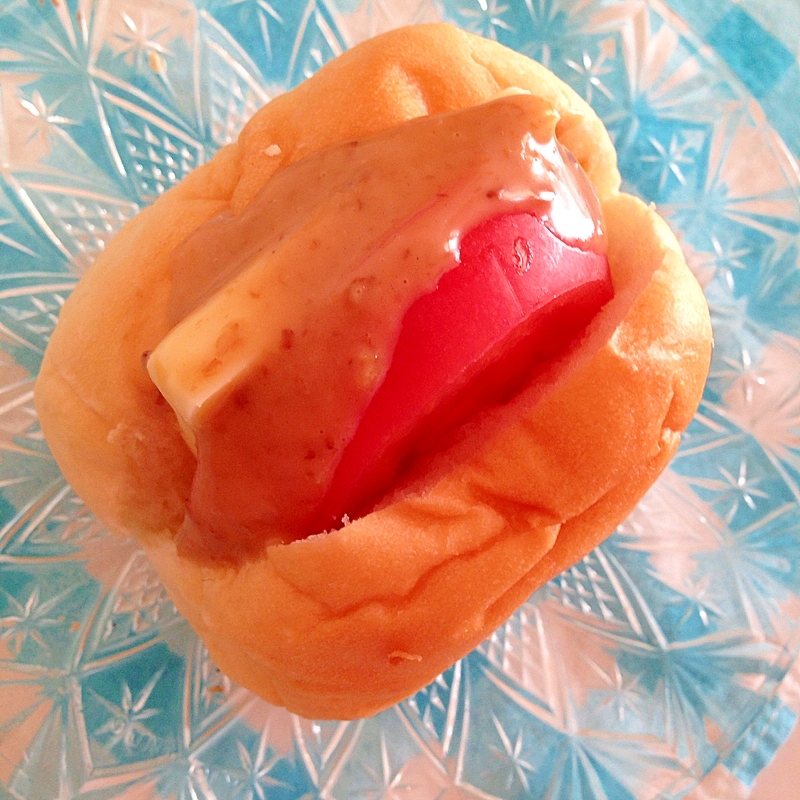 トマト＆チーズの胡麻サンド☆
