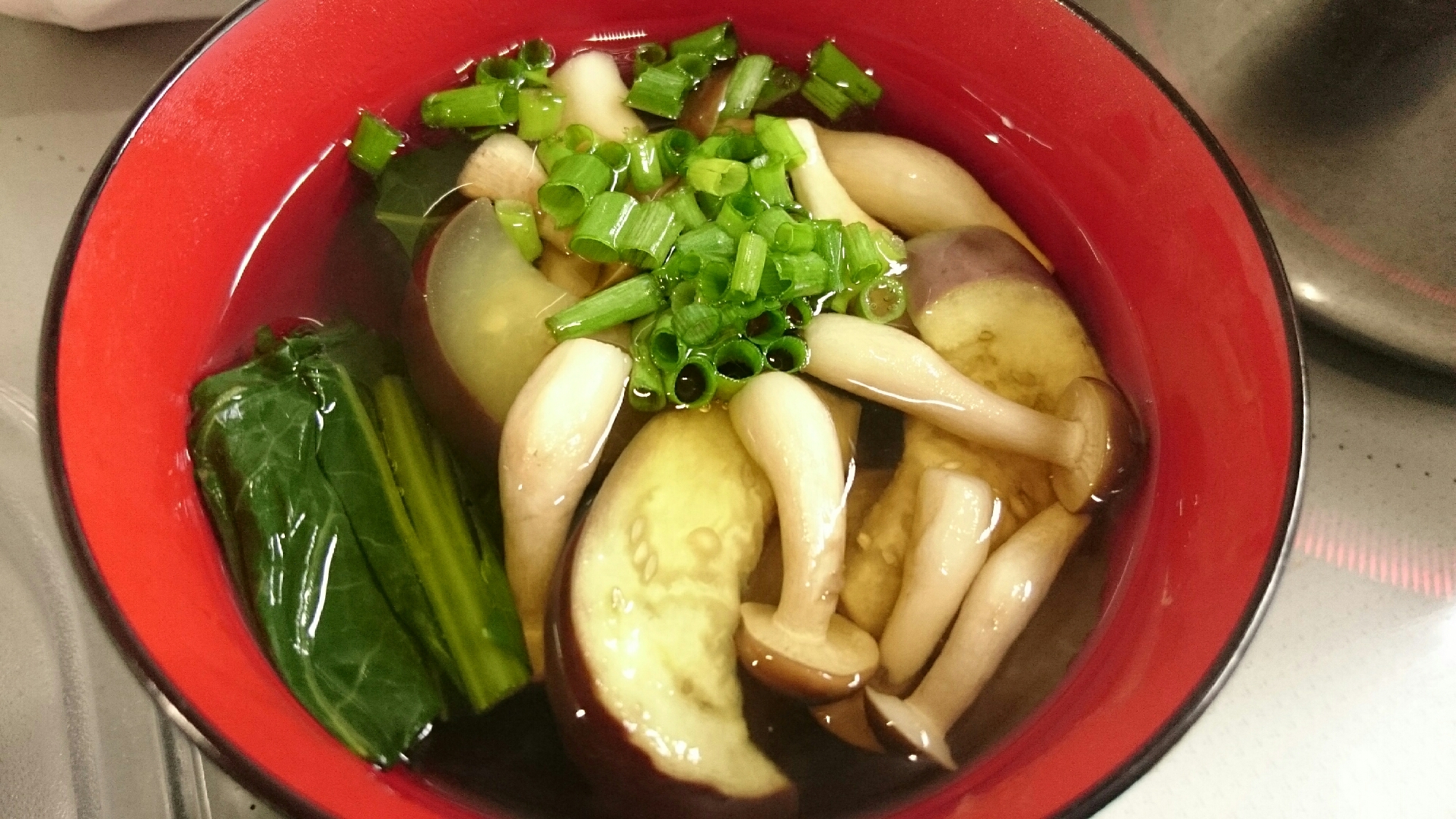 なすとしめじ 小松の菜吸物 麺つゆ風味 レシピ 作り方 By Mamichin555 楽天レシピ