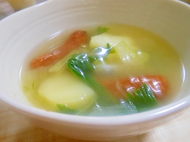 野菜とウインナーの鶏がらスープ