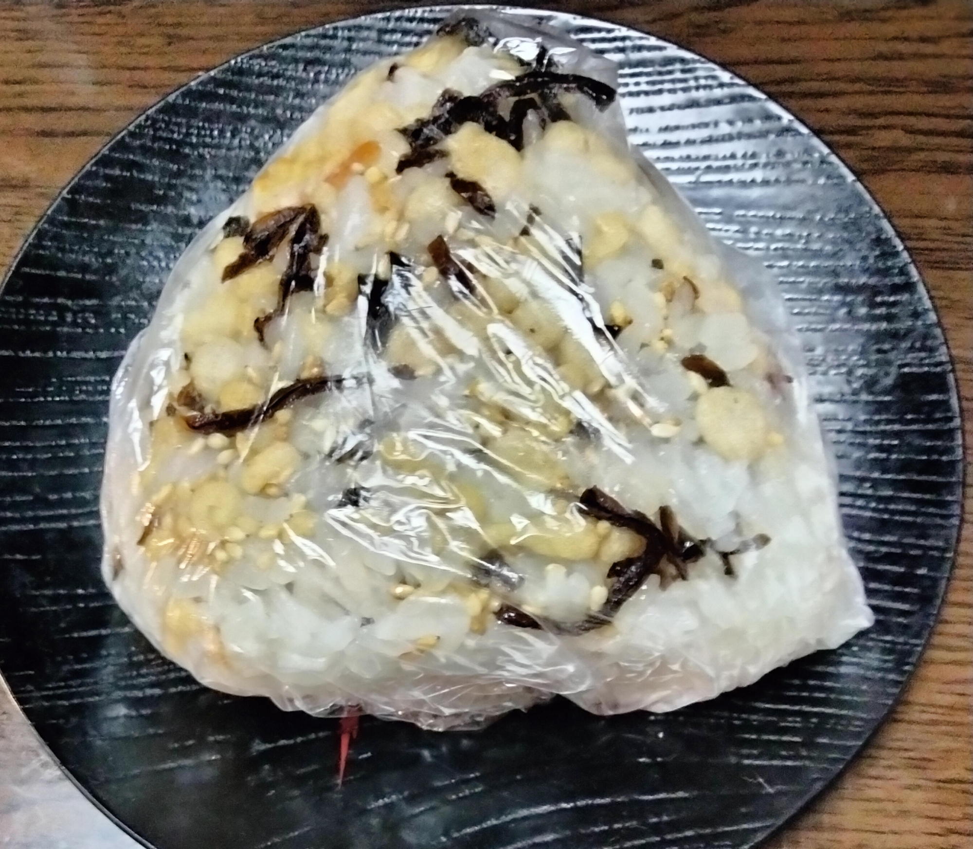 塩昆布天かす食べるごまのおにぎり