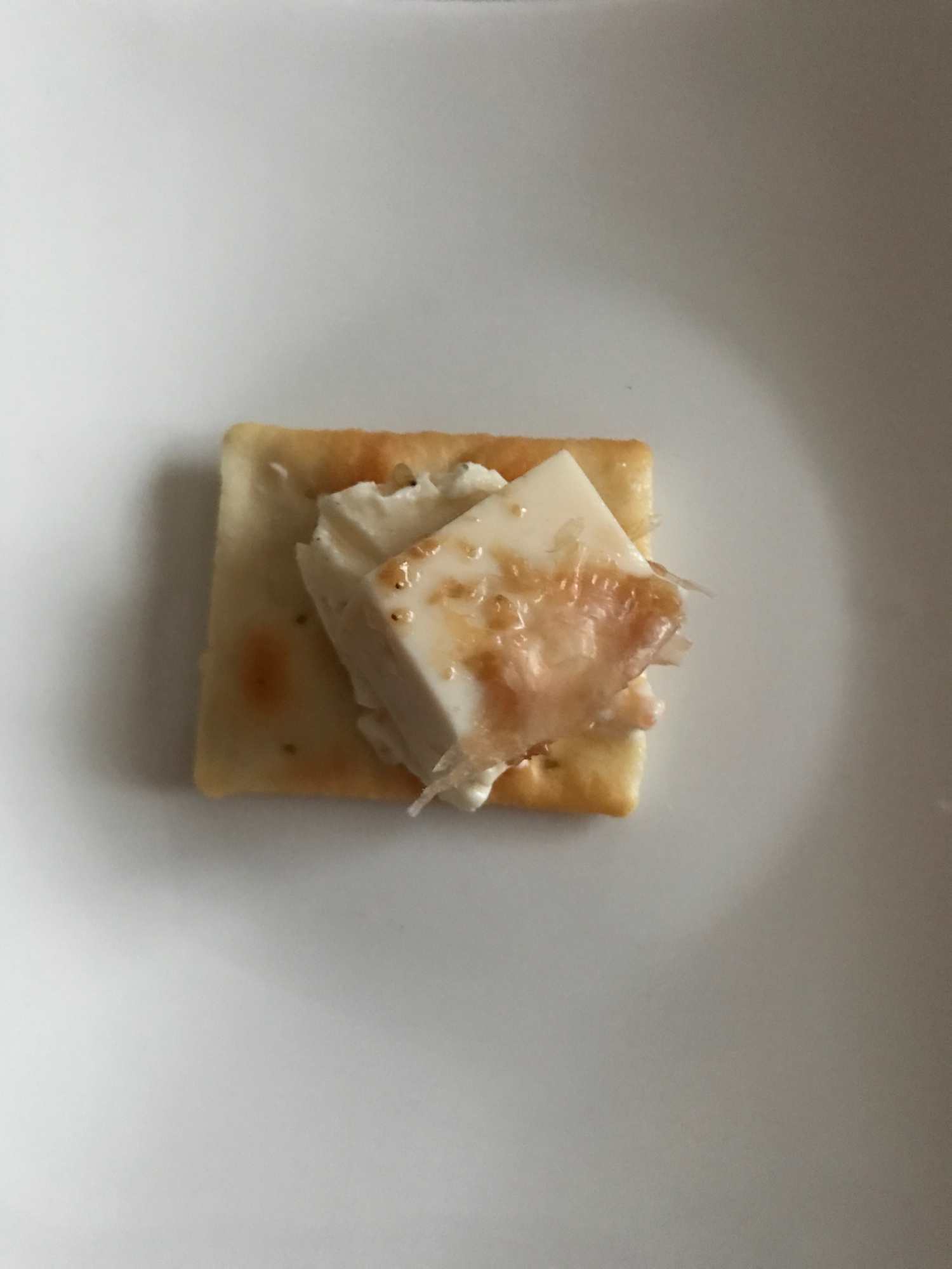 絹豆腐とクリームチーズのカナッペ