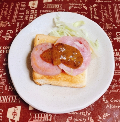 私はソーキそばの冷凍食品をたべたことがあります！本場のをたべたいですꕀ！あと、ちんすこうも色々種類がありますね( ◜ᴗ◝)♡チョコがけとか？