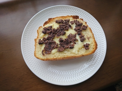 パンの耳で餡トースト