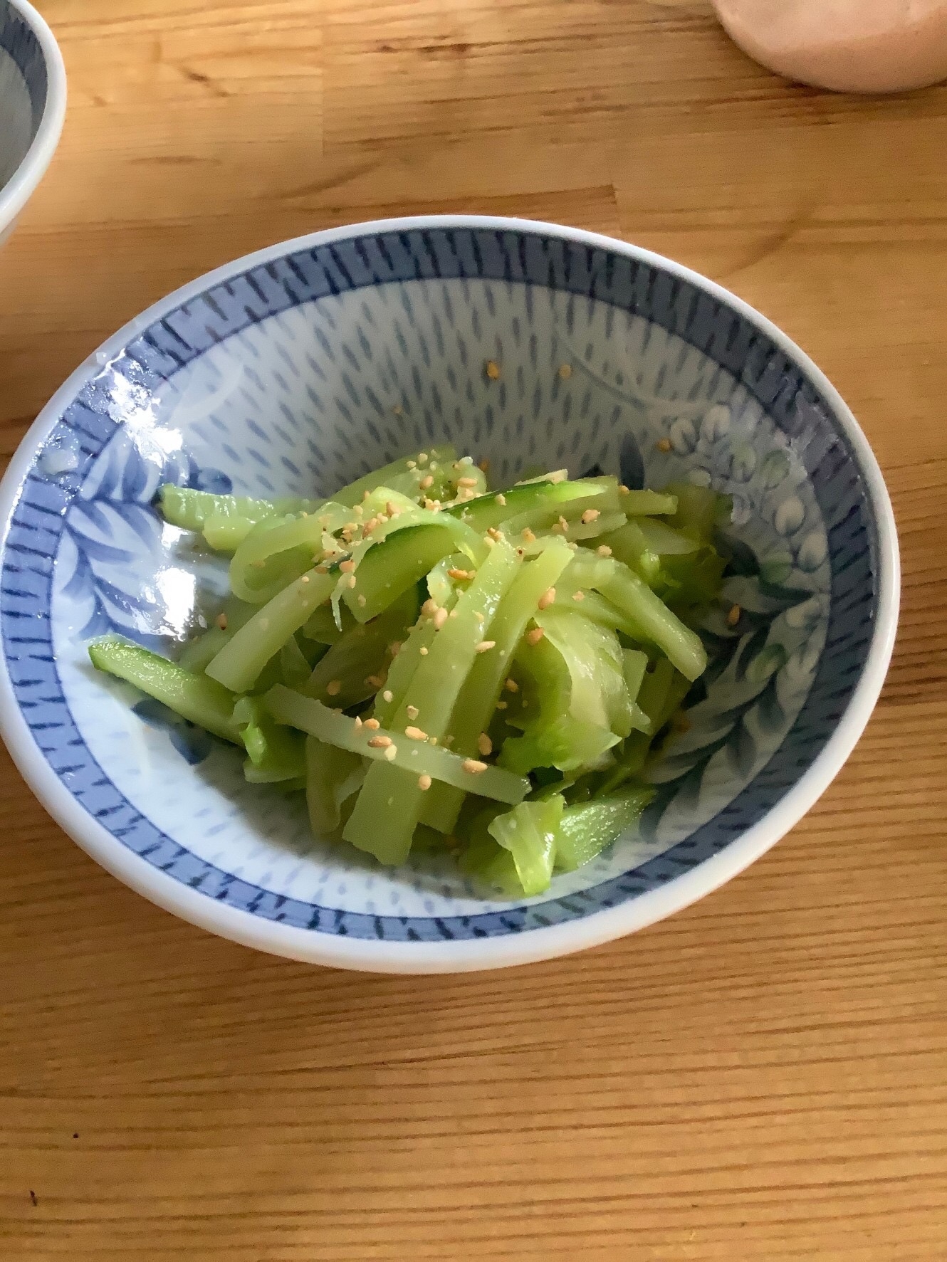 きゅうりとレタスの胡麻和え♪