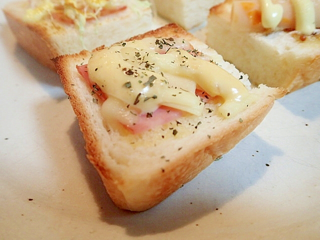 タルタルで　ベーコンととろけるチーズのミニトースト