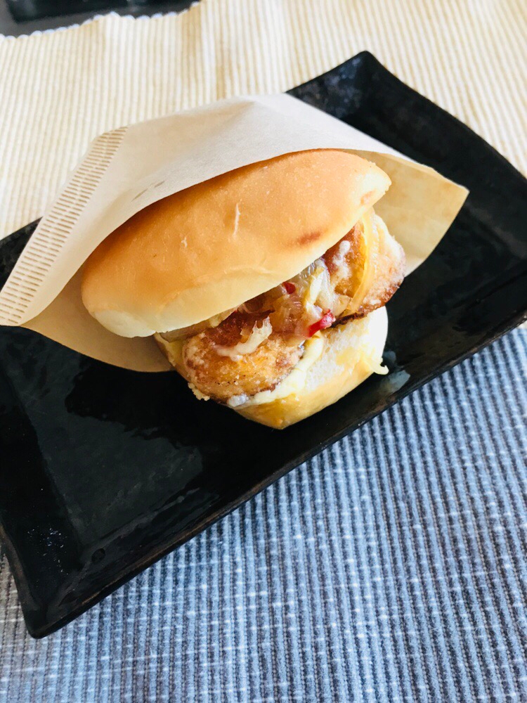 鶏胸肉の余りとコストコパンでハンバーガー