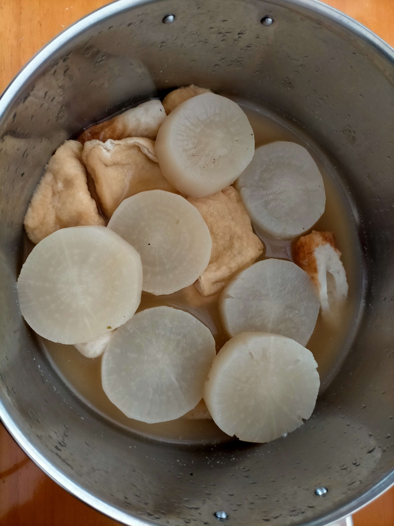 大根と油揚げと竹輪の煮物