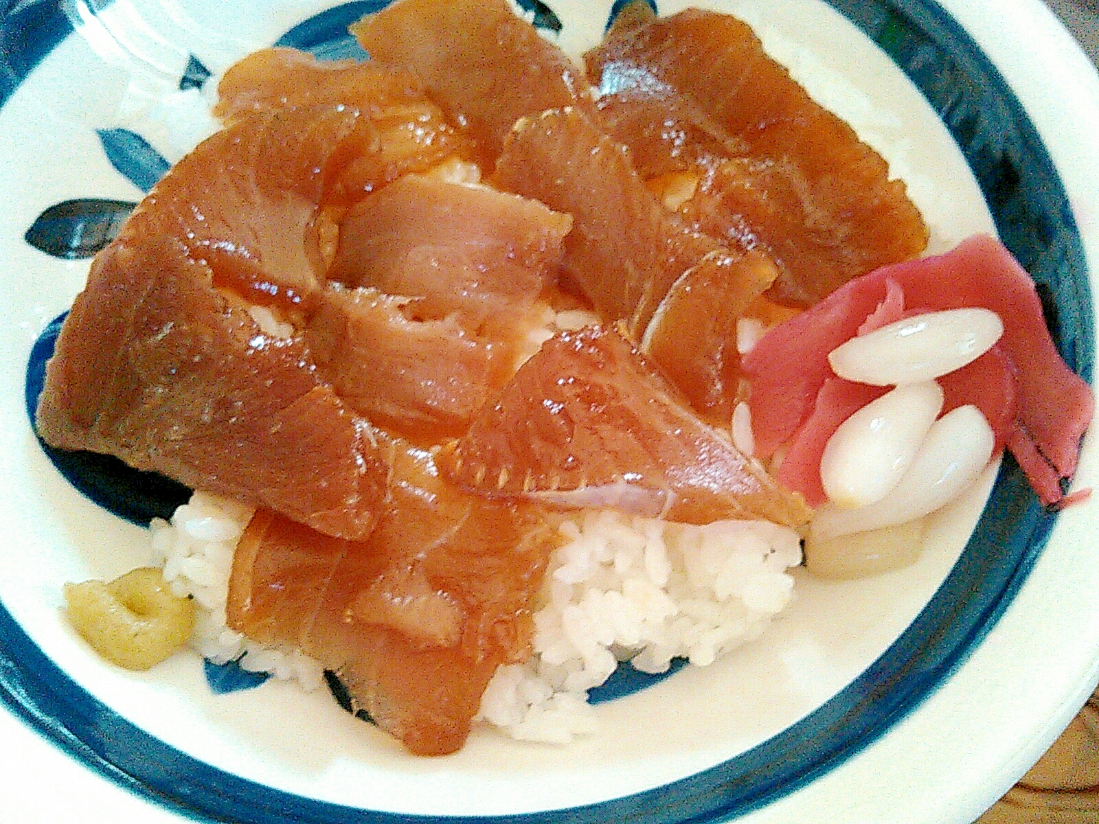 キハダマグロの漬け丼