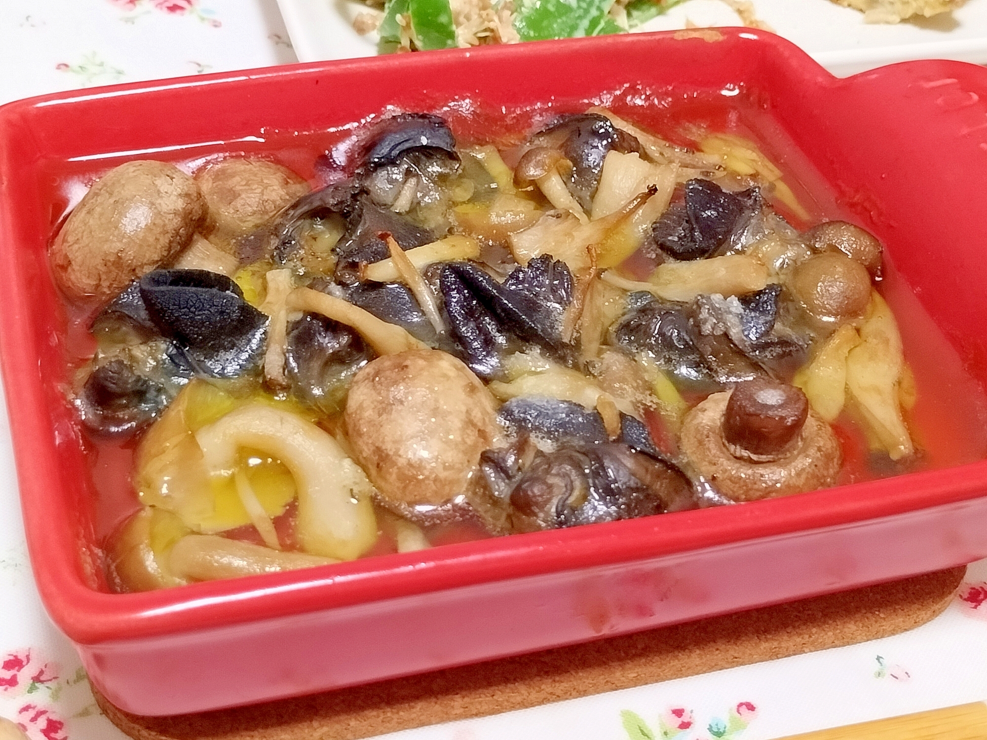 トースターで簡単 エスカルゴとキノコのアヒージョ風 レシピ 作り方 By かっぺ4217 楽天レシピ