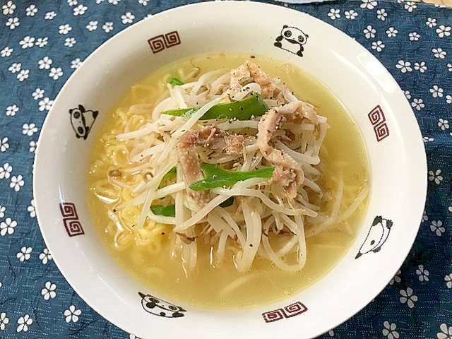 鶏皮もやし炒め塩ラーメン