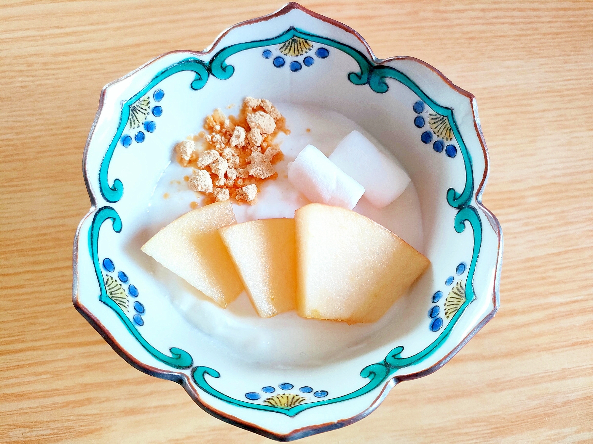 りんごとマシュマロときな粉のヨーグルト