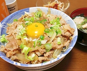 再現レシピ：「すた丼」　豚バラと玉葱のニンニク風味