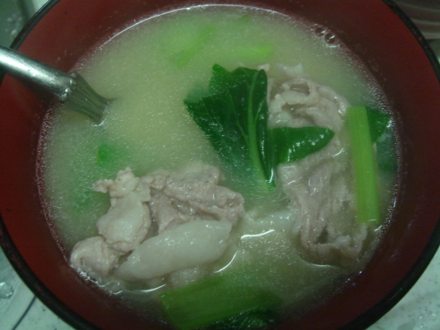 小松菜と豚肉の味噌汁