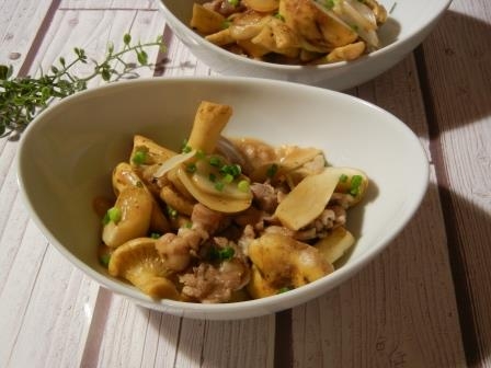 さくらしめじと豚コマのガーリックソテー レシピ 作り方 By Kon9093 楽天レシピ