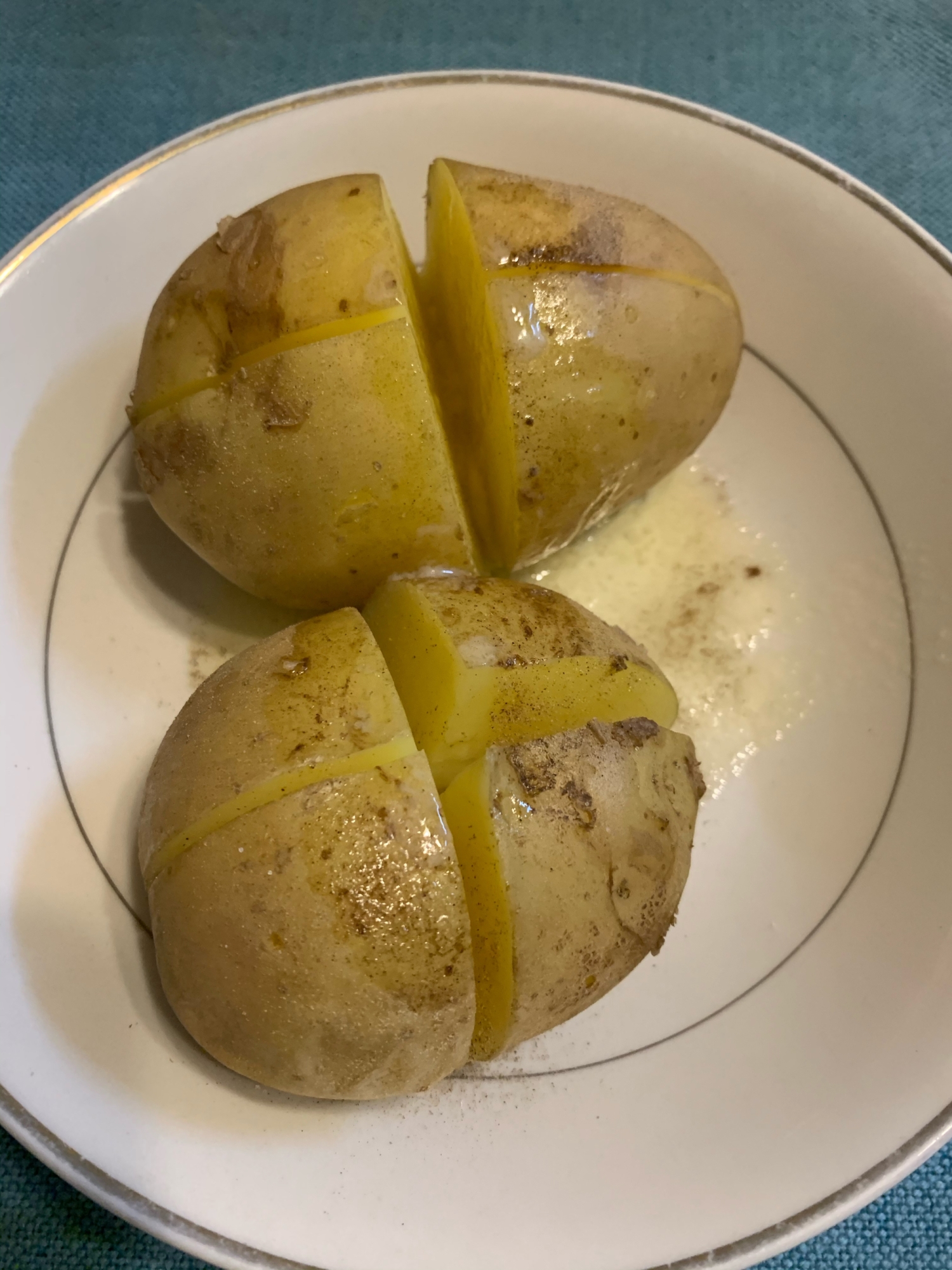電子レンジに入れたらほぼ完成！簡単じゃがバター
