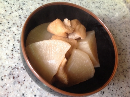 お鍋ひとつ！煮込むだけ簡単♪大根と油揚げの煮物