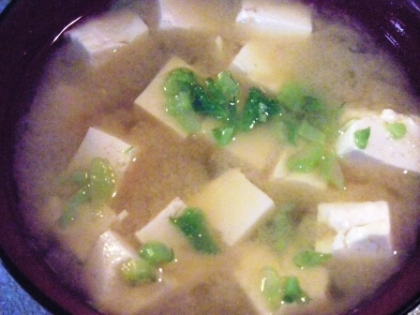 大根の葉と豆腐の味噌汁