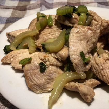 鶏胸肉とセロリのマヨ炒め