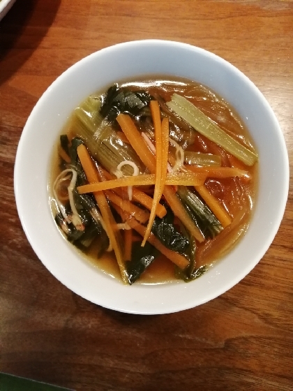 青梗菜としめじとカニカマと春雨のスープ