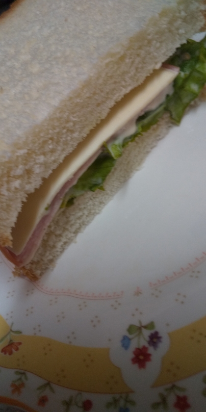 懐かしい基本の味！　☆定番ハムサンド