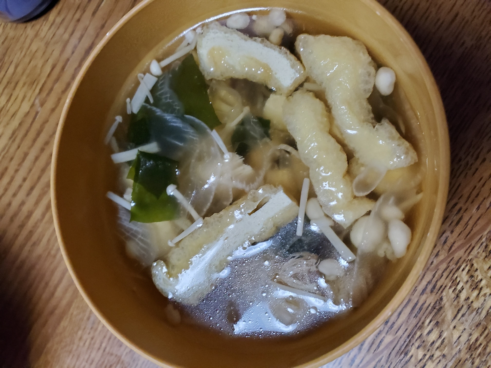 新玉ねぎと揚げ、えのきのわかめスープ