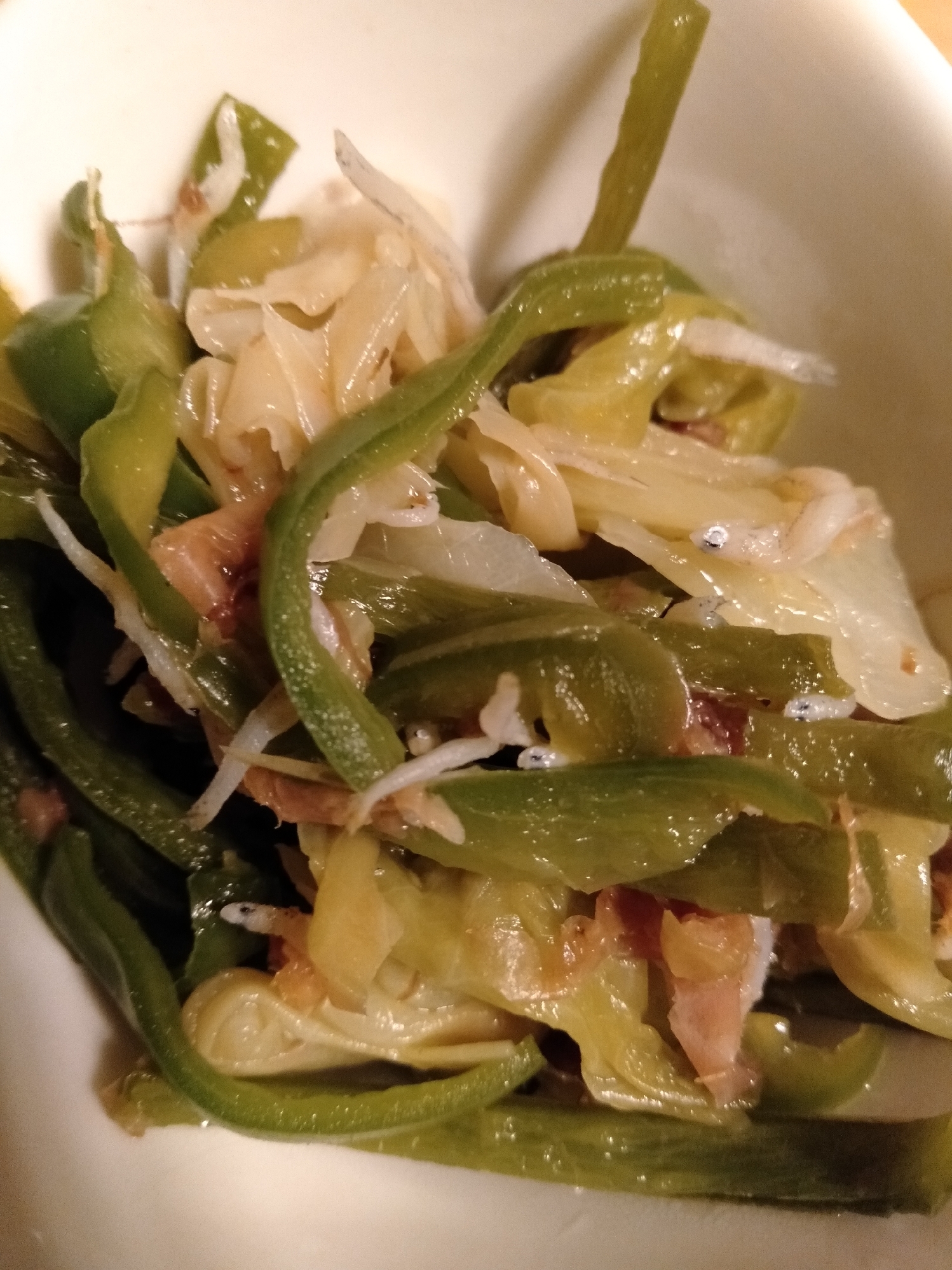 ピーマンとキャベツの炒めもの