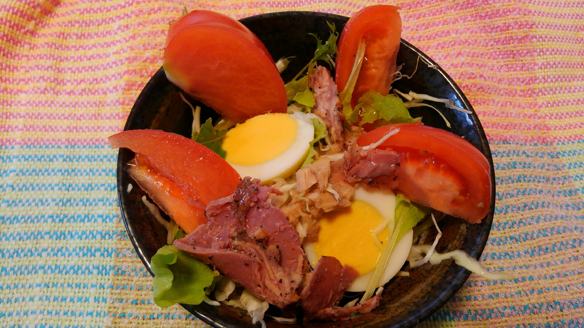 ペッパービーフとゆで卵とツナのサラダ(^o^)