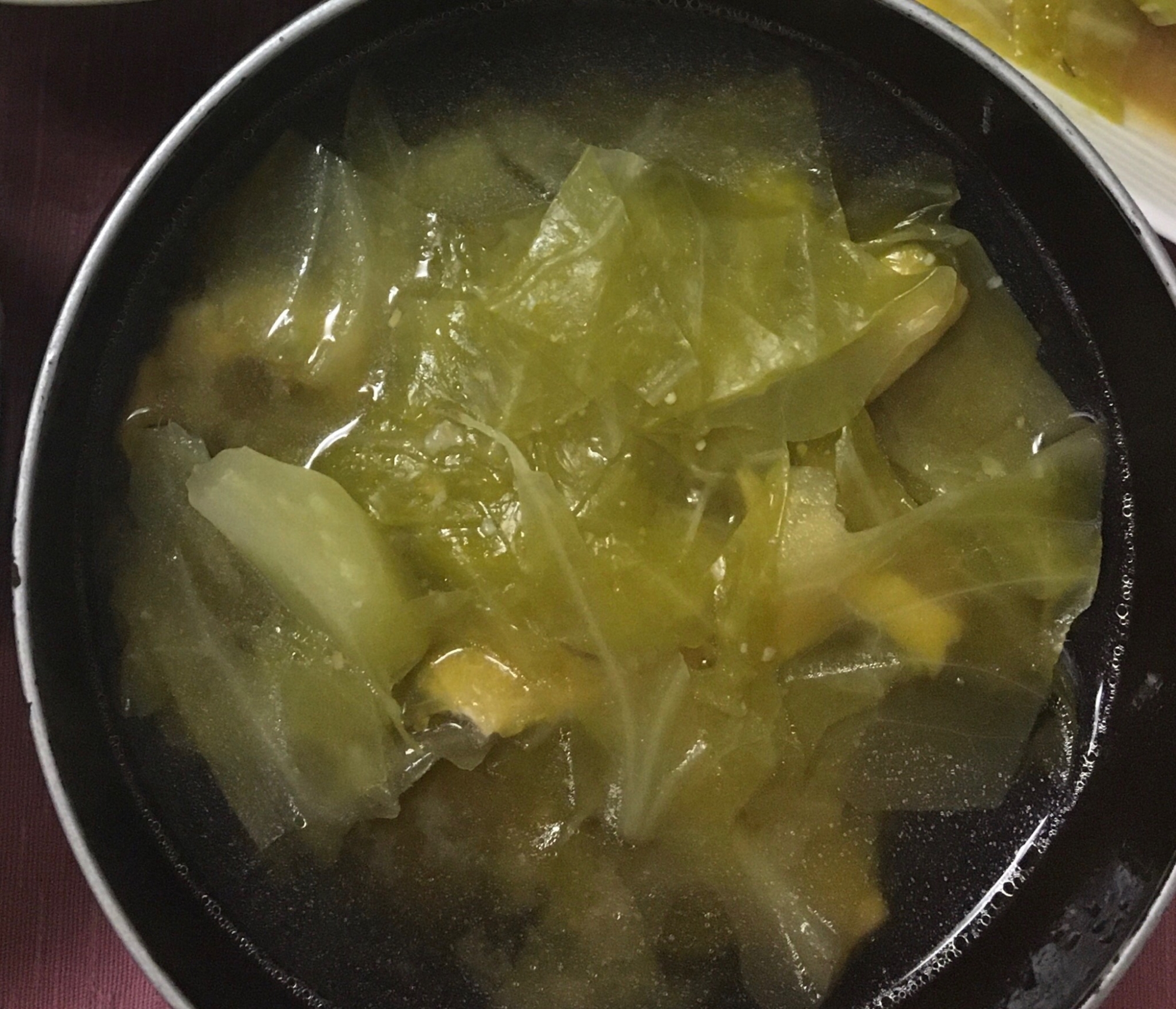 キャベツの大量消費に☆キャベツと油揚げのお味噌汁