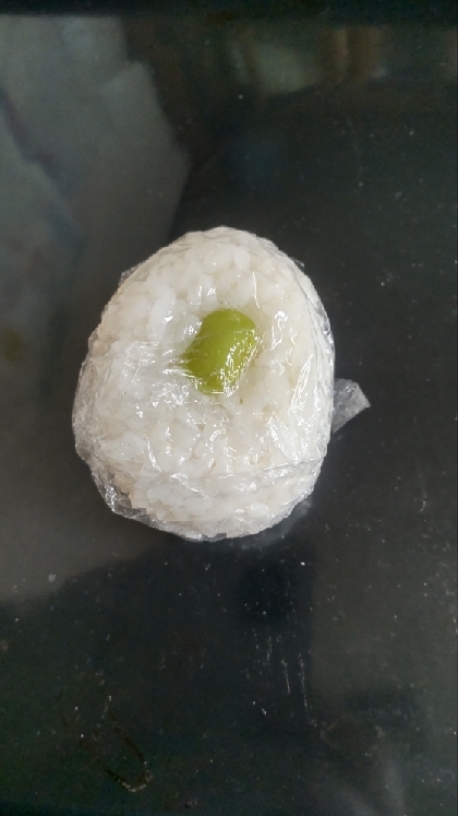 焼売おにぎり（緑野菜をトッピング）•.¸¸¸.☆