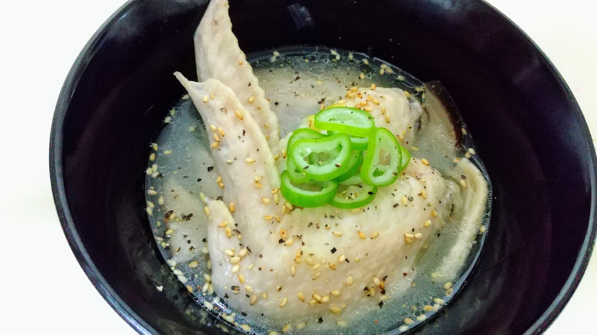 コラーゲンたっぷり優しい味の参鶏湯スープ