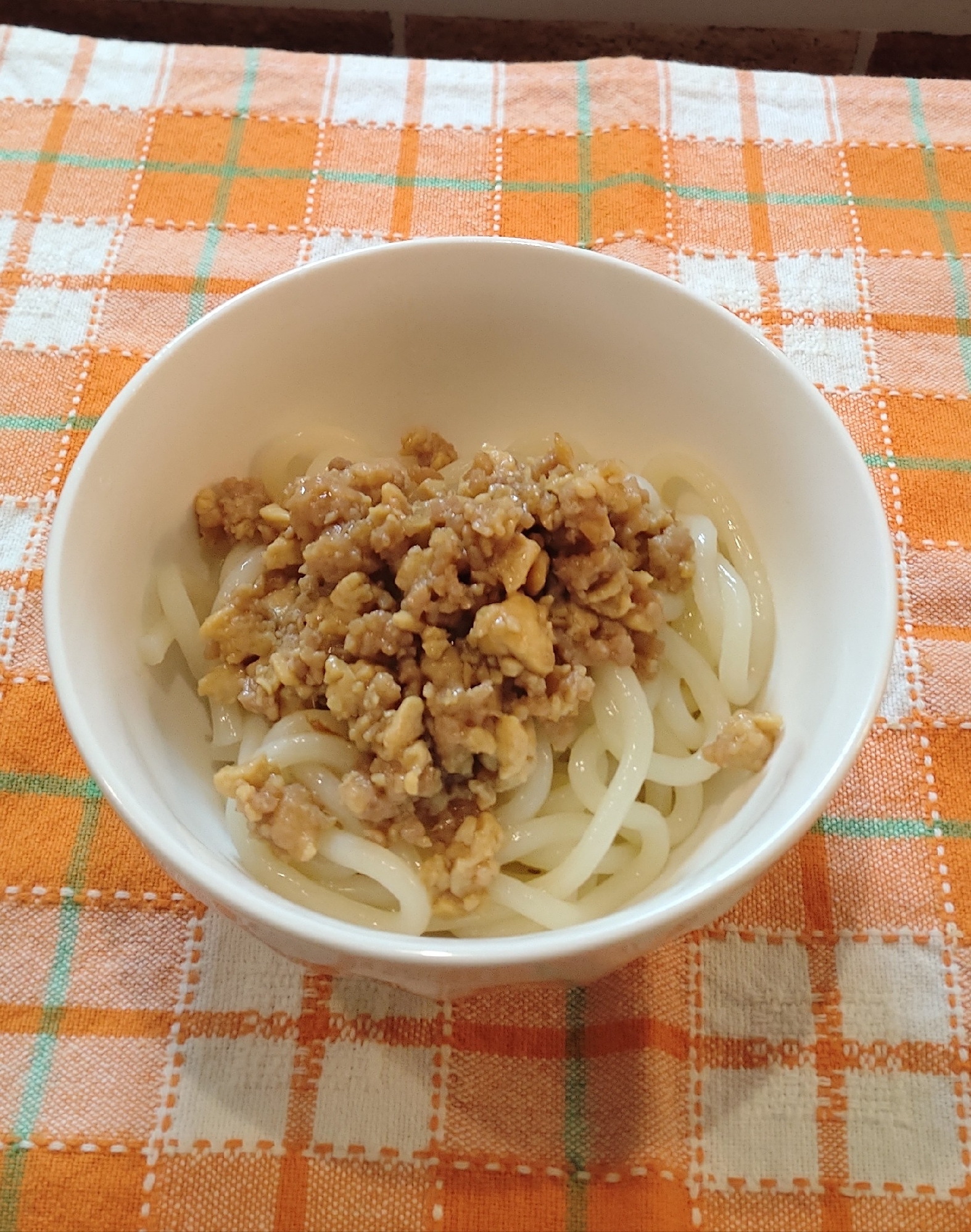 かさ増し豆腐入りそぼろでうどん