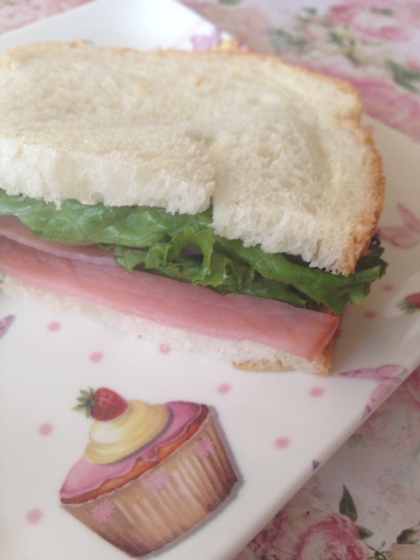 朝食に☆あっさり美味しい♪ハムとレタスのサンド