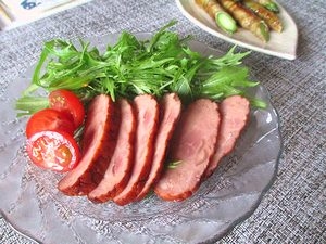 お肉の塊りがあると応用が効くので常備して正解ですね(*´ω｀)　クぃ～と一杯のおつまみにしたいです。その前に摘まみ喰い～♡　美味しくて今夜の分が危ういです＾＾*