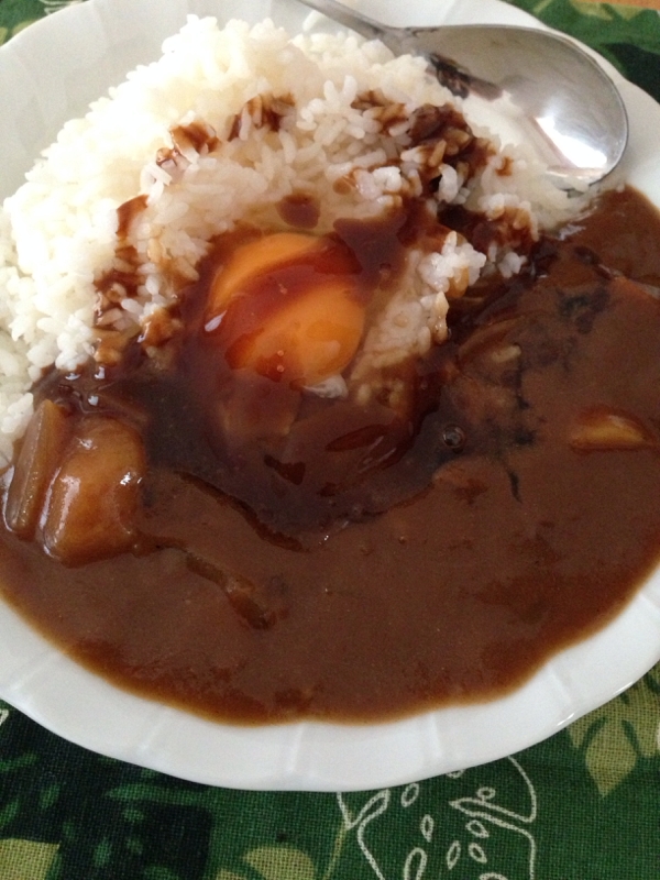 生卵のせ☆カレーライス(*^^*)☆