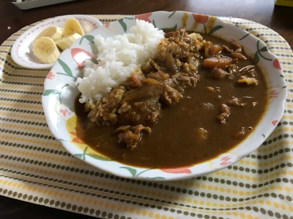 今日はビーフカレーよ♡一昨日カレーしたんだけど、ルーも変えてもう一度♡次男春休みでお昼がいるし、ネタ尽きるわ(๑˃̵ᴗ˂̵)ご馳走様でしたぁ♡