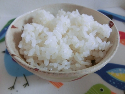 塩麹入れたの初めてです♪
このお米は6分づきなので少しだけ茶色ですが、ふっくらしますね（*^^*)/
ごちそう様です★