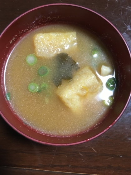 ワカメと油揚げのお味噌汁