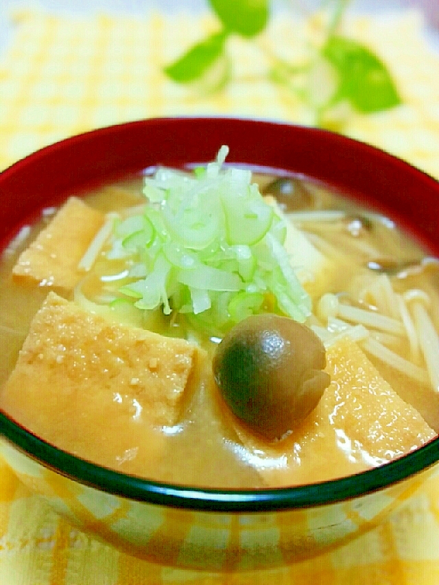 ご飯のおかずになる♪厚揚げとキノコの具沢山お味噌汁