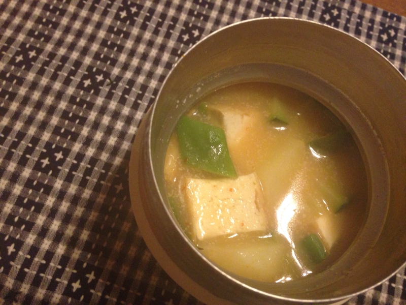 じゃがいもとズッキーニのピリ辛ごま味噌スープ。