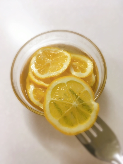 レモンの蜂蜜漬けを作りました♪最近蒸し暑くって、バテ気味だったので、ビタミンCと蜂蜜たっぷりのレモン漬け、とても美味しかったです(*´◒`*)♡