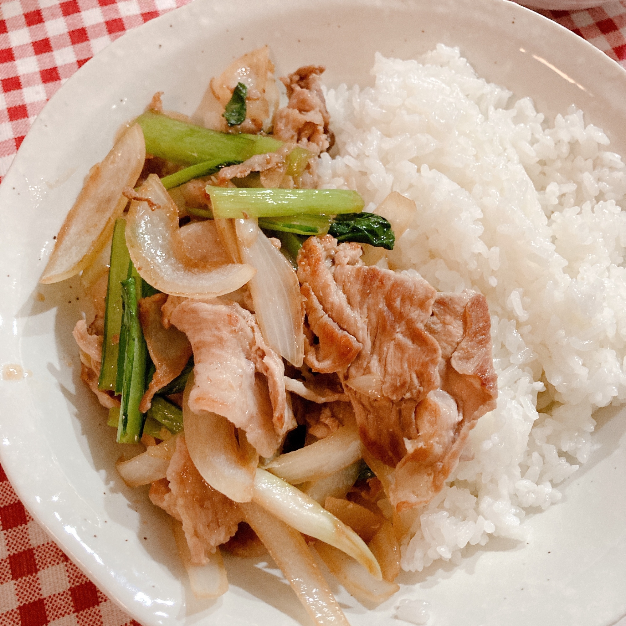 小松菜でカサ増し！豚の生姜焼き丼