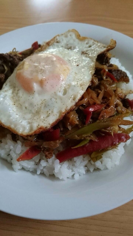 味噌野菜炒めの目玉焼き丼(*^^*)★