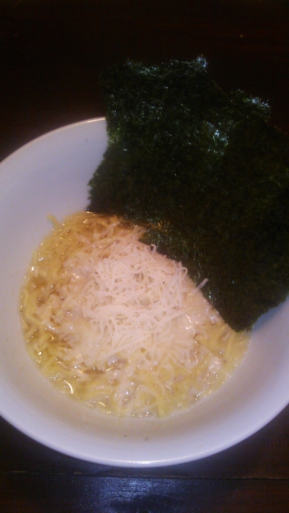 トッピングで美味しさ倍増♪　海苔チーズラーメン