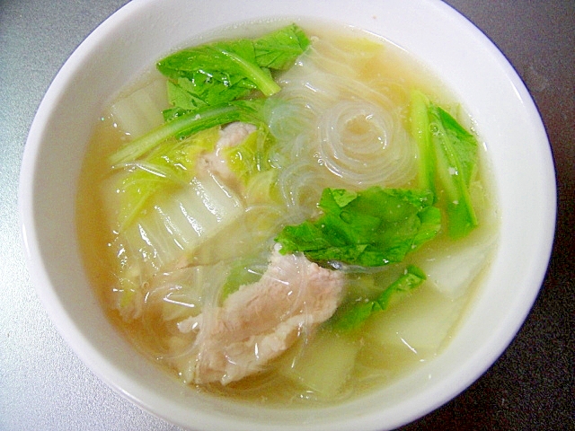 白菜と豚肉の春雨スープ