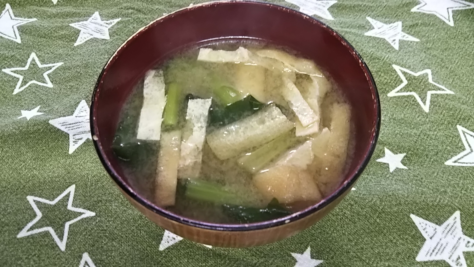 【栄養たっぷり】小松菜と油あげの味噌汁