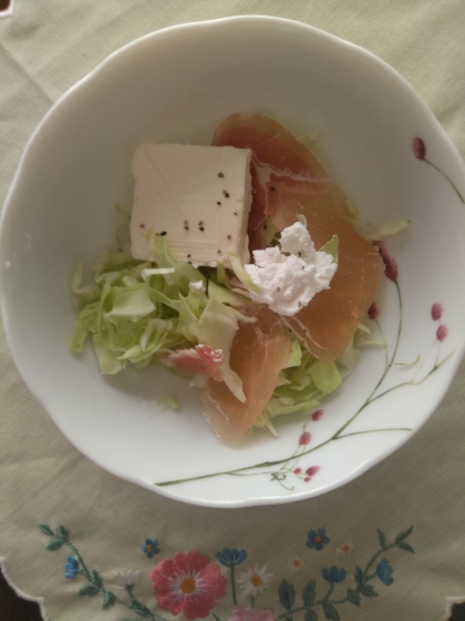 最高ෆブッラータとベビーリーフの生ハムサラダꕤ୭*